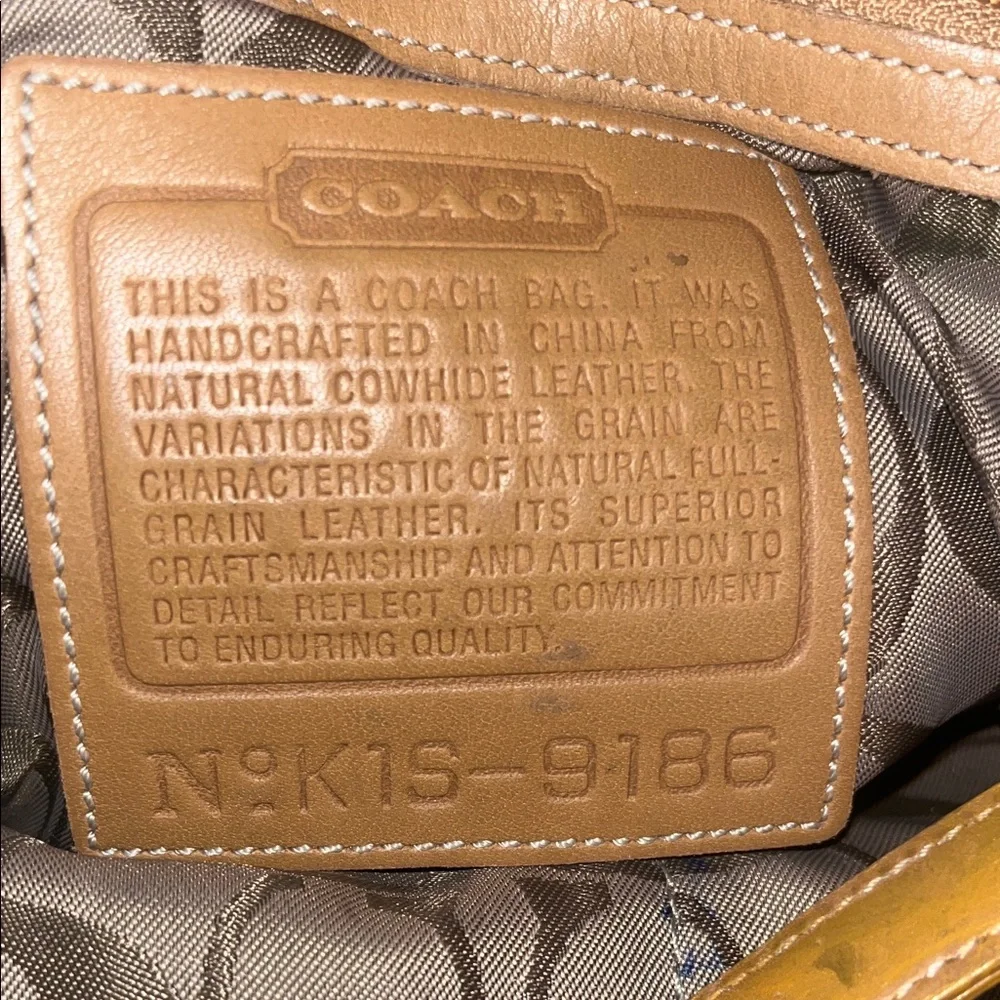 Coach soho vintage Yellow Leather Hobo Bag
9186 - Picture 8 of 10